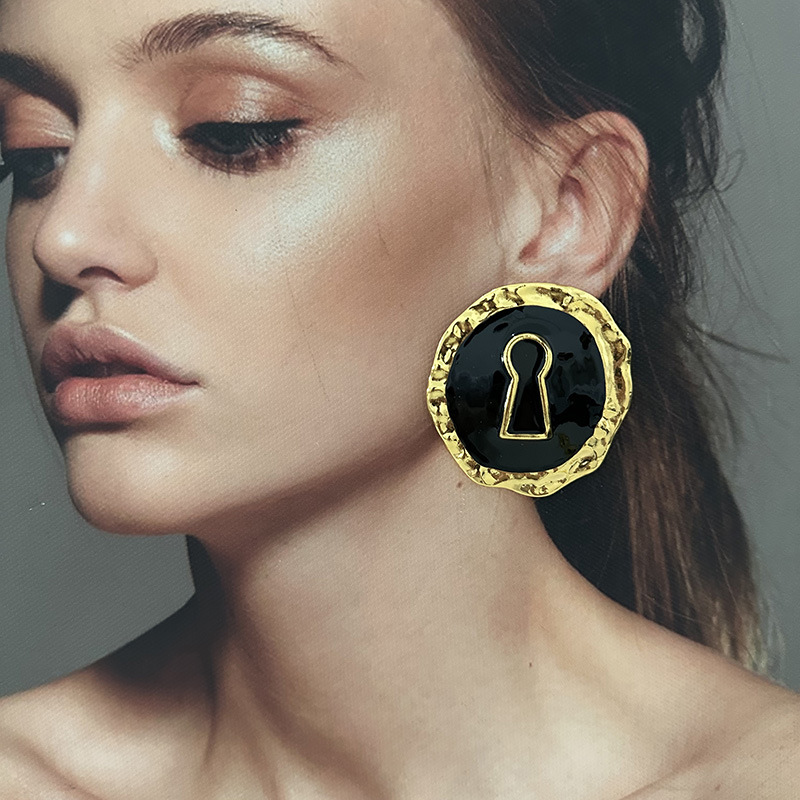 여성을위한 과장된 검은 에나멜 합금 라운드 스터드 귀걸 - Vintage Collectible Accessories 리뷰 및 가격